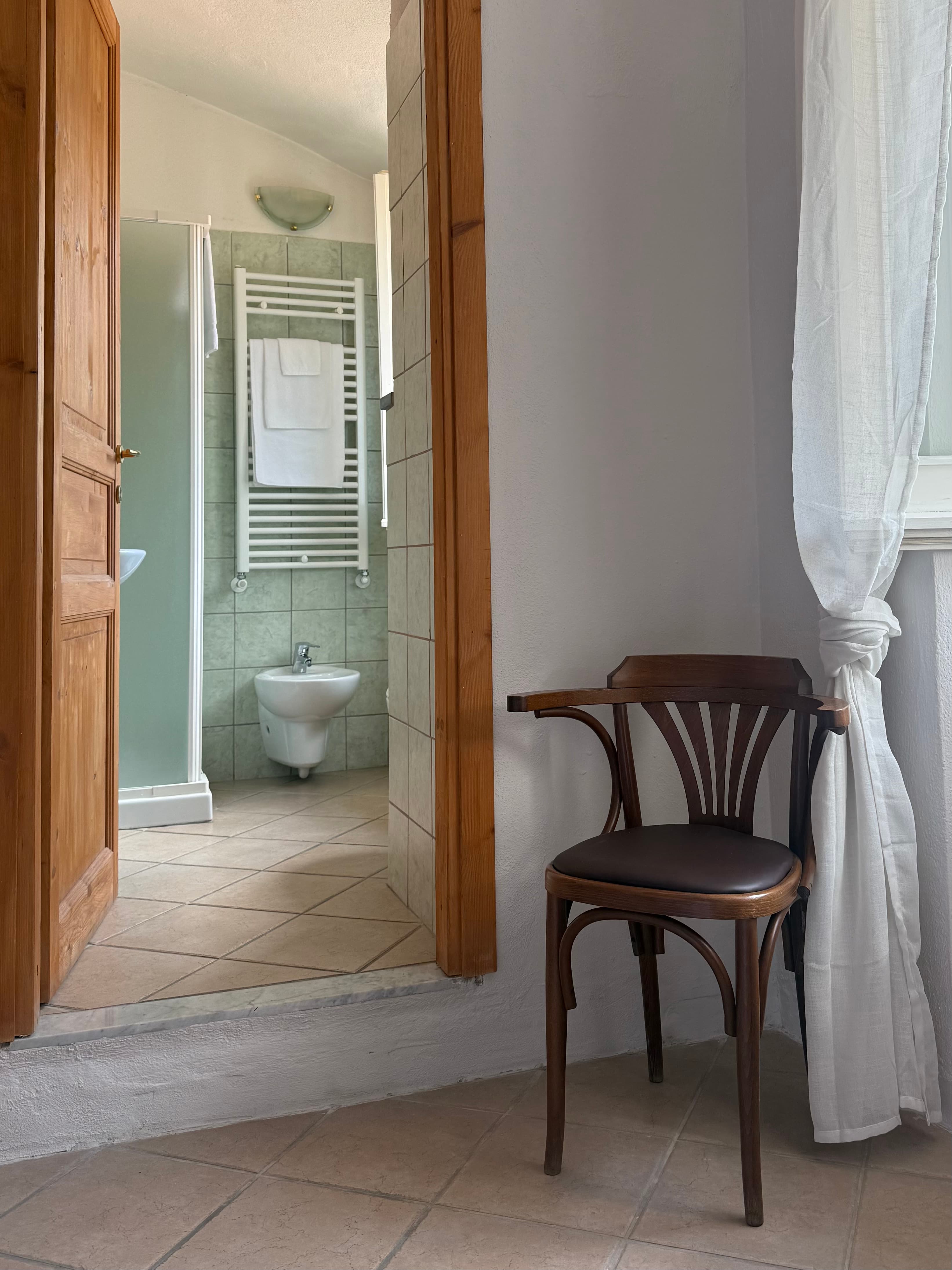 The Valley View — bathroom