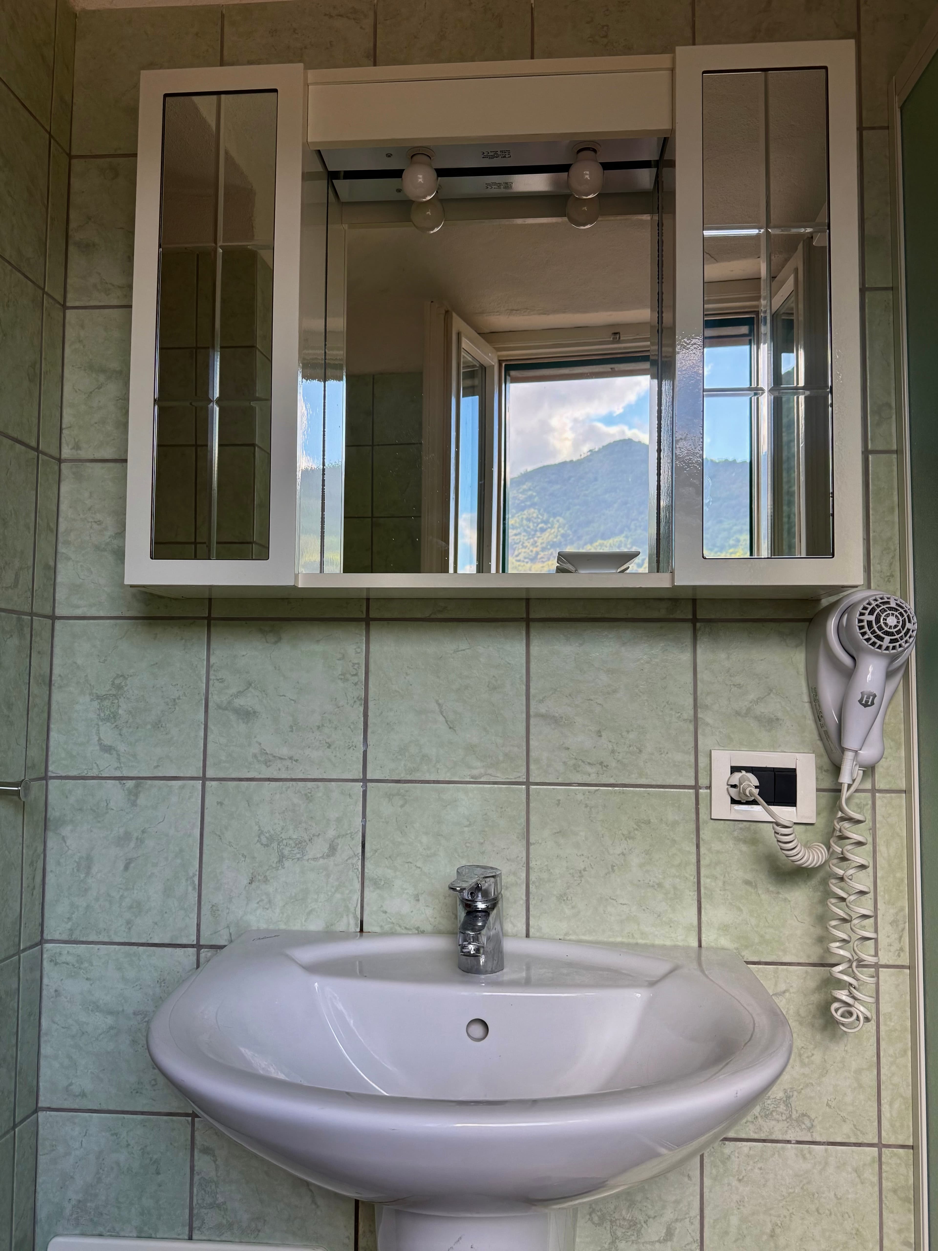 The Valley View — sink